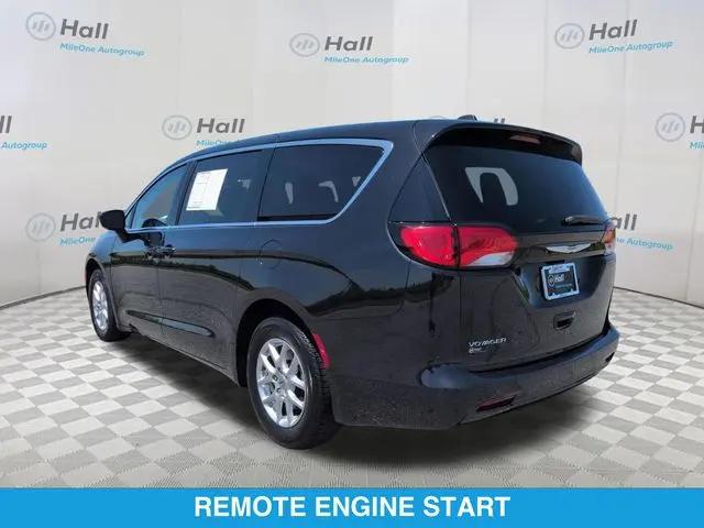 2023 Chrysler Voyager LX