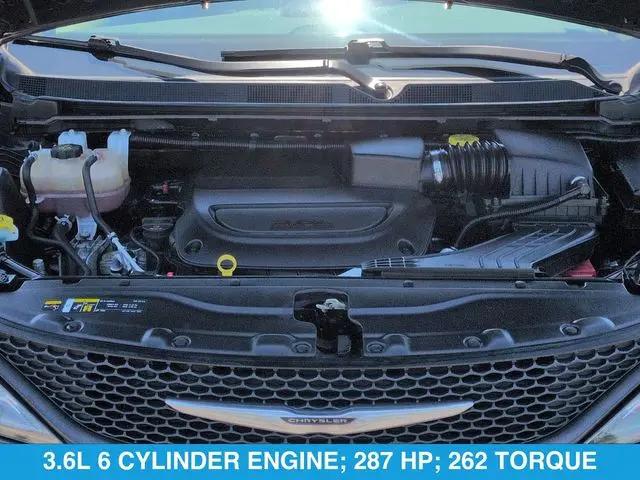 2023 Chrysler Voyager LX