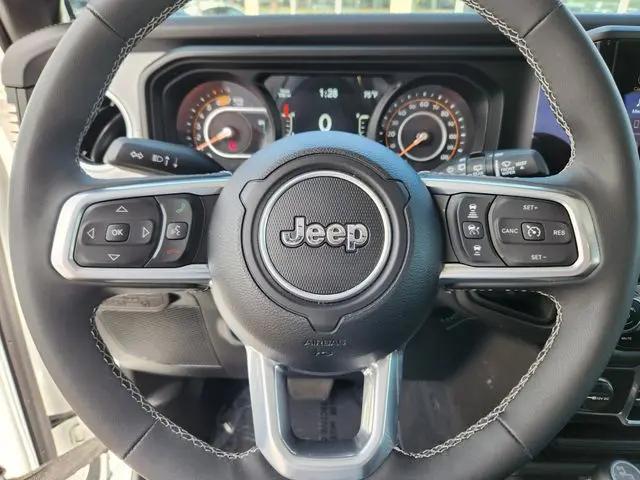 2025 Jeep Wrangler 4-Door Sahara 4x4