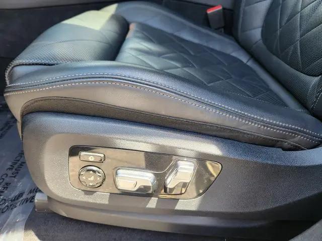 2025 BMW X6 xDrive40i