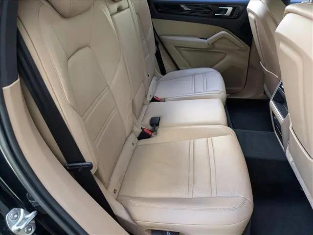2023 Porsche Cayenne Platinum Edition