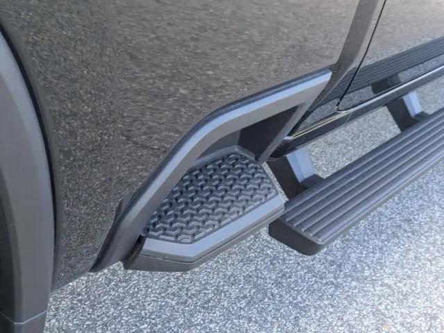 2025 Chevrolet Silverado 2500HD 4WD Crew Cab Standard Bed Custom