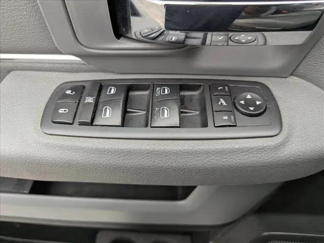 2020 Ram 1500 SLT Crew Cab 4x4 5'7" Box