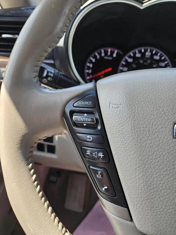 2012 Nissan Quest LE