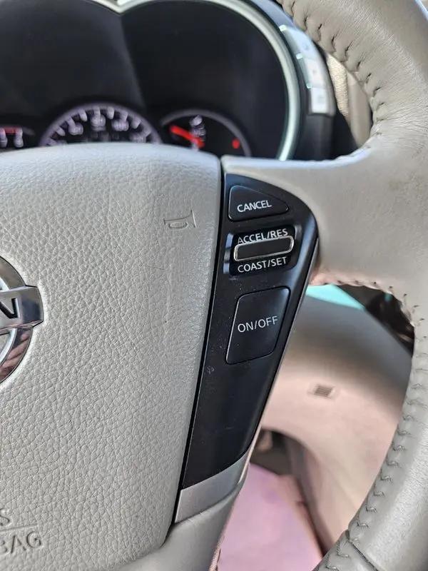 2012 Nissan Quest LE