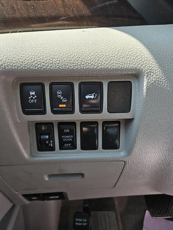 2012 Nissan Quest LE