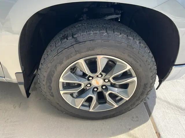 2026 Chevrolet Silverado 1500 4WD Crew Cab Short Bed LT with 2FL