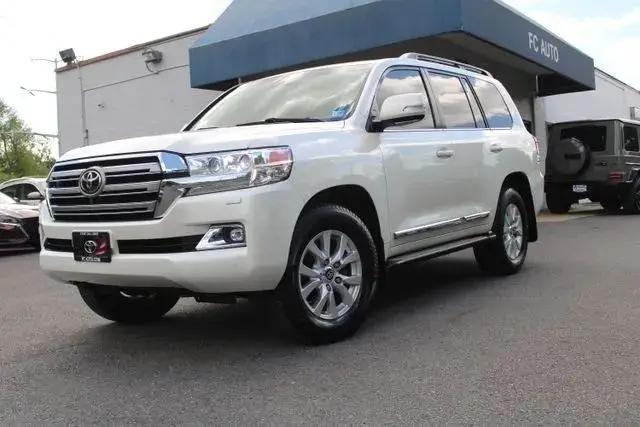 2017 Toyota Land Cruiser V8