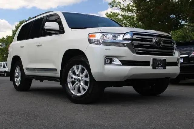 2017 Toyota Land Cruiser V8