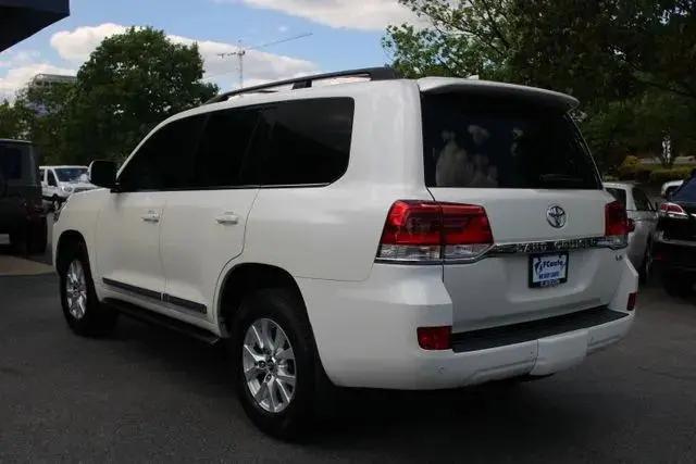 2017 Toyota Land Cruiser V8