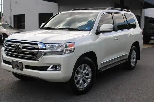 2017 Toyota Land Cruiser V8