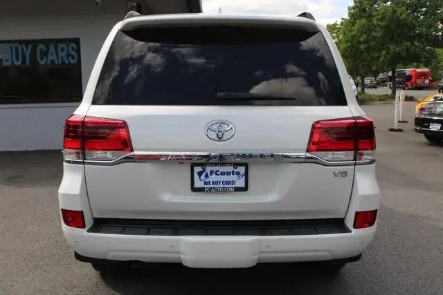 2017 Toyota Land Cruiser V8