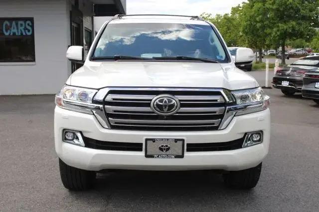 2017 Toyota Land Cruiser V8