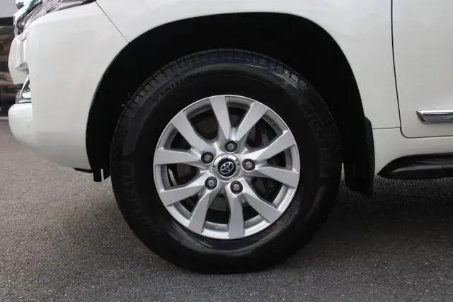 2017 Toyota Land Cruiser V8