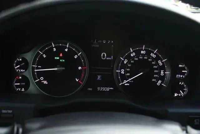 2017 Toyota Land Cruiser V8