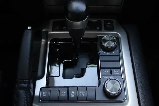 2017 Toyota Land Cruiser V8