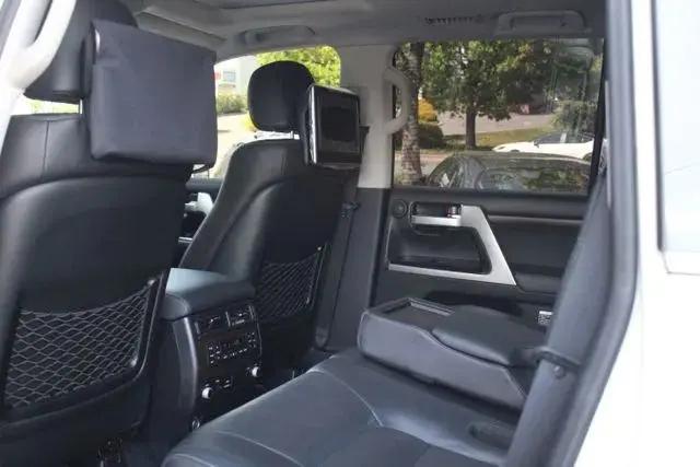 2017 Toyota Land Cruiser V8