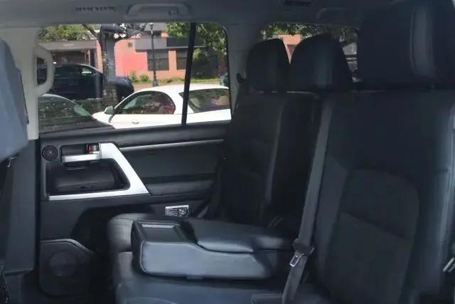 2017 Toyota Land Cruiser V8