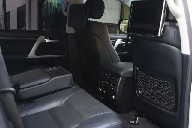 2017 Toyota Land Cruiser V8