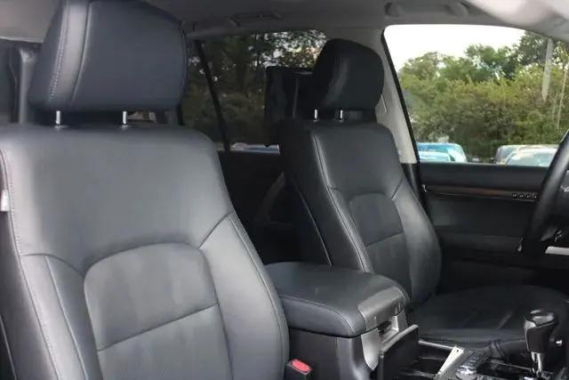 2017 Toyota Land Cruiser V8