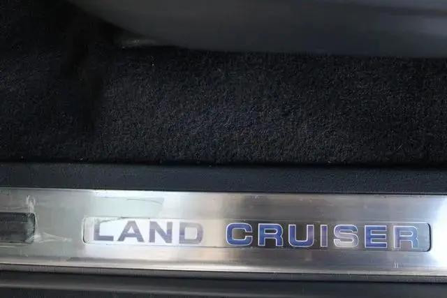 2017 Toyota Land Cruiser V8