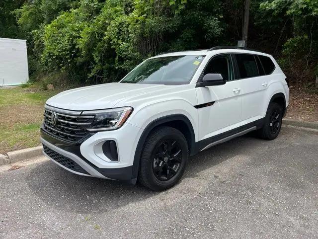 2024 Volkswagen Atlas 2.0T Peak Edition SEL
