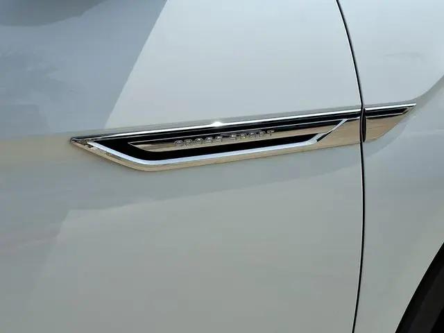 2022 Volkswagen Atlas Cross Sport 3.6L V6 SEL Premium R-Line