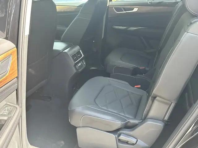2026 Volkswagen Atlas SE with Technology