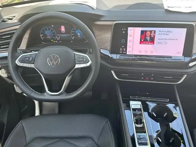 2026 Volkswagen Atlas SE with Technology
