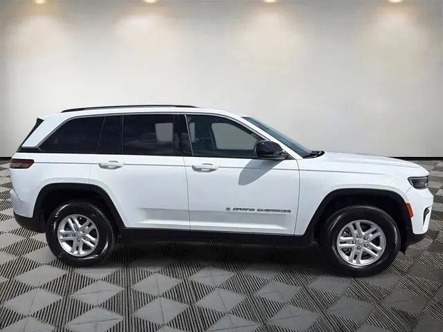 2024 Jeep Grand Cherokee Laredo 4x4