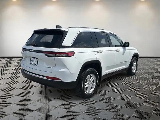 2024 Jeep Grand Cherokee Laredo 4x4