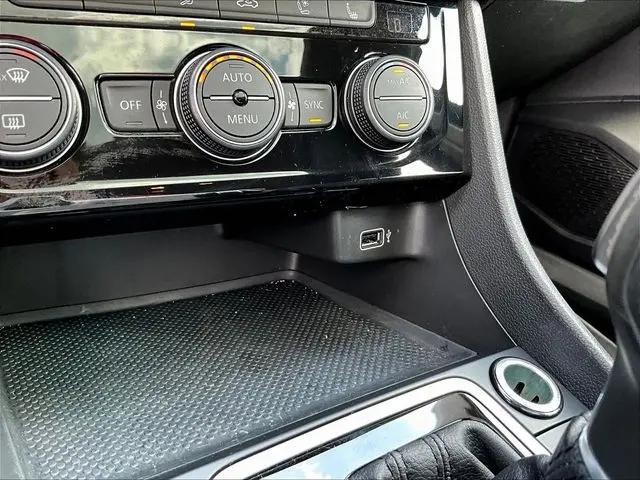 2019 Volkswagen Jetta 1.4T SEL Premium