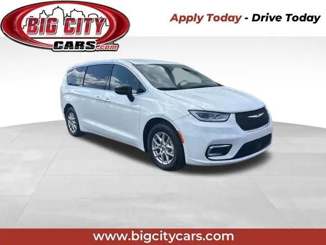 2024 Chrysler Pacifica Touring L for sale in Fort Wayne, IN