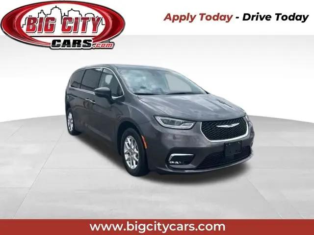 2023 Chrysler Pacifica Touring L for sale in Fort Wayne, IN