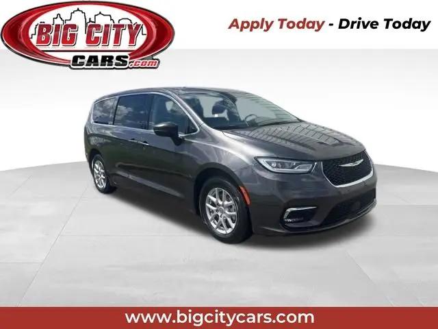2023 Chrysler Pacifica Touring L for sale in Fort Wayne, IN
