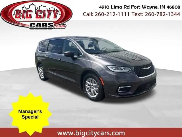 2023 Chrysler Pacifica Touring L for sale in Fort Wayne, IN