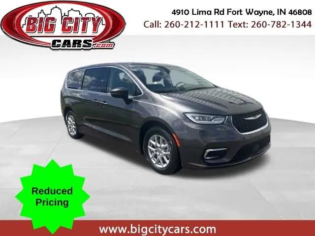 2023 Chrysler Pacifica Touring L for sale in Fort Wayne, IN