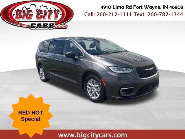 2023 Chrysler Pacifica Touring L for sale in Fort Wayne, IN