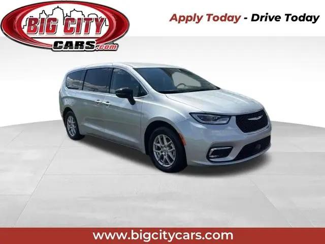2024 Chrysler Pacifica Touring L for sale in Fort Wayne, IN