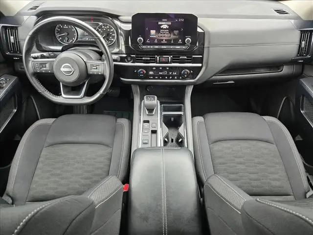 2025 Nissan Pathfinder SV FWD