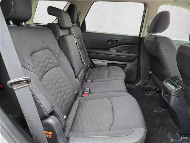 2025 Nissan Pathfinder SV FWD