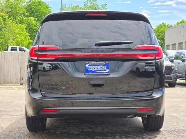 2027 Chrysler Pacifica Limited