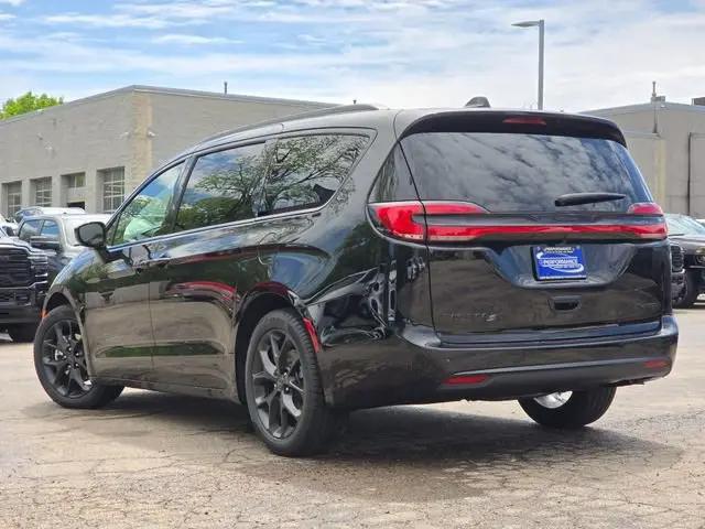 2027 Chrysler Pacifica Limited