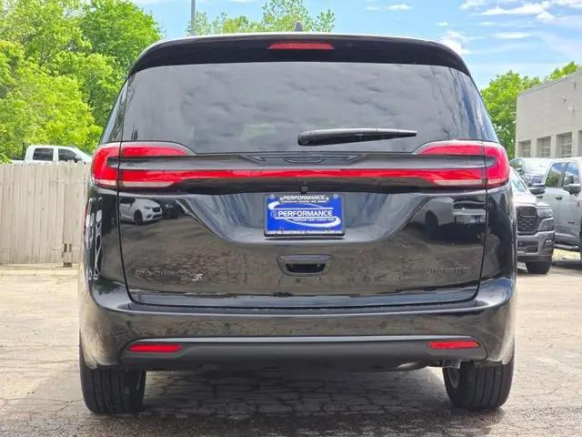 2027 Chrysler Pacifica Limited