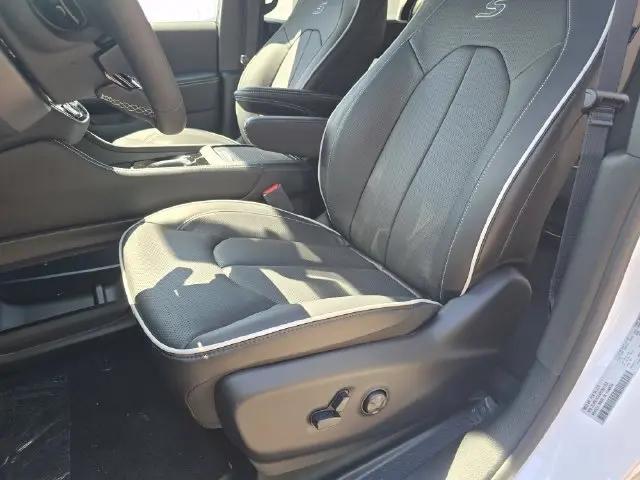2027 Chrysler Pacifica Limited