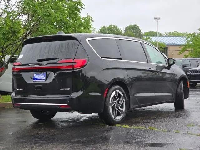 2027 Chrysler Pacifica Limited