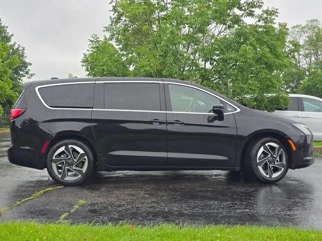 2027 Chrysler Pacifica Limited