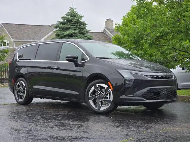 2027 Chrysler Pacifica Limited