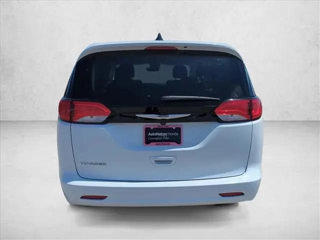 2023 Chrysler Voyager LX