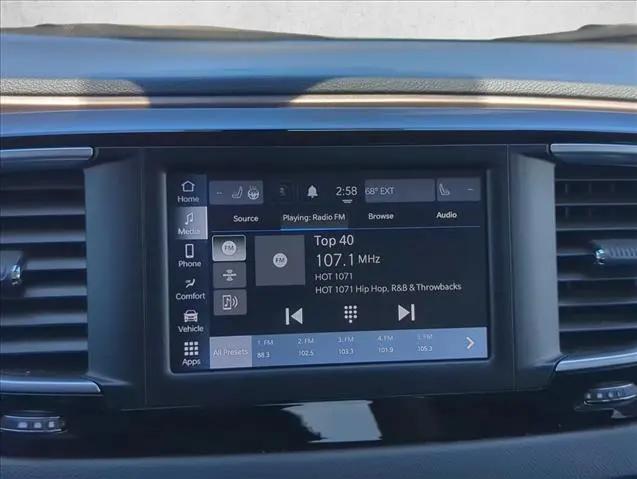 2023 Chrysler Voyager LX
